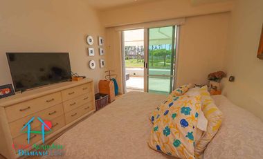 Vive el lujo frente al mar en Club Playamar I: comodidad, estilo y acceso directo a la playa