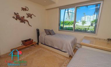 Vive el lujo frente al mar en Club Playamar I: comodidad, estilo y acceso directo a la playa