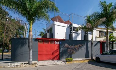 Casa remodelada en Jardines del Country