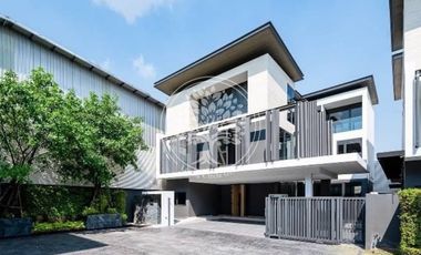A beautiful 4 bedrooms single house with fully furnished for sale at Urban Reserve Motorway-Rama 9
