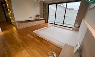A beautiful 4 bedrooms single house with fully furnished for sale at Urban Reserve Motorway-Rama 9
