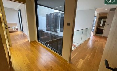 A beautiful 4 bedrooms single house with fully furnished for sale at Urban Reserve Motorway-Rama 9
