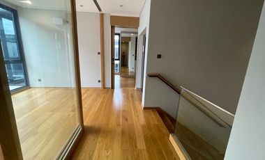 A beautiful 4 bedrooms single house with fully furnished for sale at Urban Reserve Motorway-Rama 9