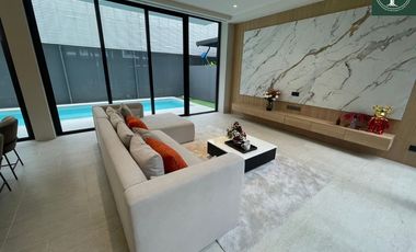 A beautiful 4 bedrooms single house with fully furnished for sale at Urban Reserve Motorway-Rama 9
