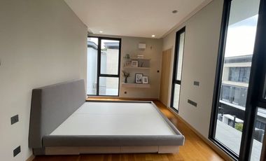 A beautiful 4 bedrooms single house with fully furnished for sale at Urban Reserve Motorway-Rama 9