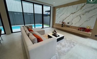 A beautiful 4 bedrooms single house with fully furnished for sale at Urban Reserve Motorway-Rama 9