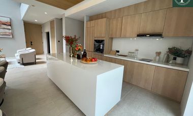 A beautiful 4 bedrooms single house with fully furnished for sale at Urban Reserve Motorway-Rama 9