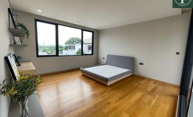 A beautiful 4 bedrooms single house with fully furnished for sale at Urban Reserve Motorway-Rama 9