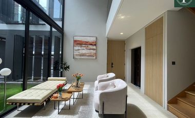 A beautiful 4 bedrooms single house with fully furnished for sale at Urban Reserve Motorway-Rama 9