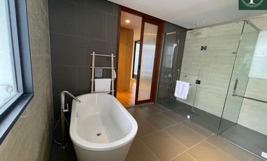 A beautiful 4 bedrooms single house with fully furnished for sale at Urban Reserve Motorway-Rama 9
