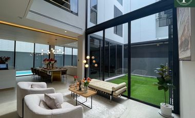 A beautiful 4 bedrooms single house with fully furnished for sale at Urban Reserve Motorway-Rama 9