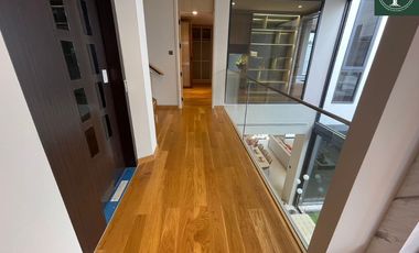 A beautiful 4 bedrooms single house with fully furnished for sale at Urban Reserve Motorway-Rama 9
