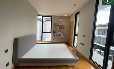 A beautiful 4 bedrooms single house with fully furnished for sale at Urban Reserve Motorway-Rama 9
