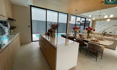 A beautiful 4 bedrooms single house with fully furnished for sale at Urban Reserve Motorway-Rama 9