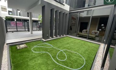 A beautiful 4 bedrooms single house with fully furnished for sale at Urban Reserve Motorway-Rama 9