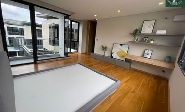 A beautiful 4 bedrooms single house with fully furnished for sale at Urban Reserve Motorway-Rama 9