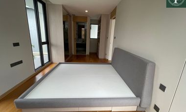 A beautiful 4 bedrooms single house with fully furnished for sale at Urban Reserve Motorway-Rama 9
