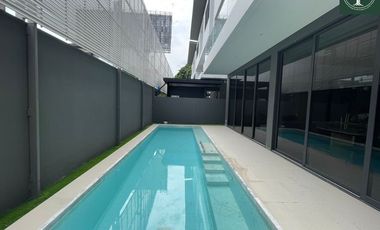 A beautiful 4 bedrooms single house with fully furnished for sale at Urban Reserve Motorway-Rama 9