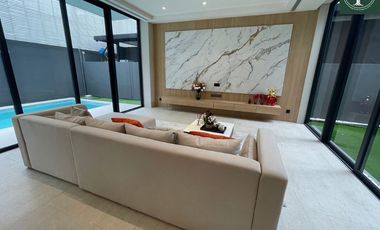 A beautiful 4 bedrooms single house with fully furnished for sale at Urban Reserve Motorway-Rama 9