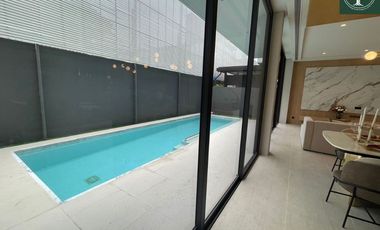 A beautiful 4 bedrooms single house with fully furnished for sale at Urban Reserve Motorway-Rama 9
