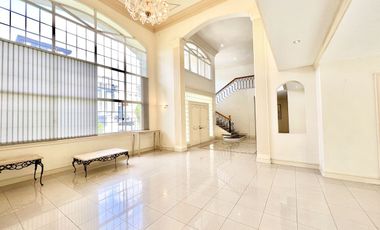 4 Bedroom Unfurnished House with Pool in North Town