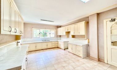 4 Bedroom Unfurnished House with Pool in North Town