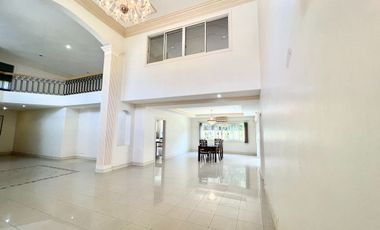 4 Bedroom Unfurnished House with Pool in North Town