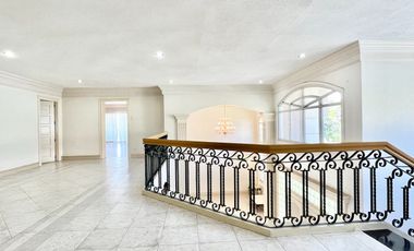 4 Bedroom Unfurnished House with Pool in North Town