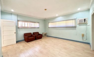 4 Bedroom Unfurnished House with Pool in North Town