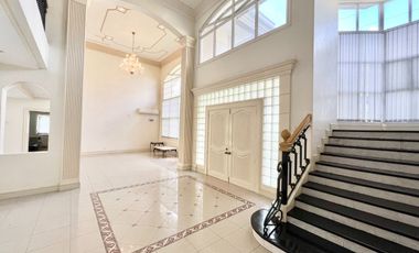 4 Bedroom Unfurnished House with Pool in North Town