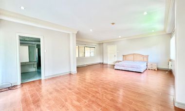 4 Bedroom Unfurnished House with Pool in North Town