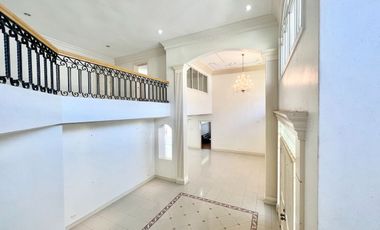 4 Bedroom Unfurnished House with Pool in North Town