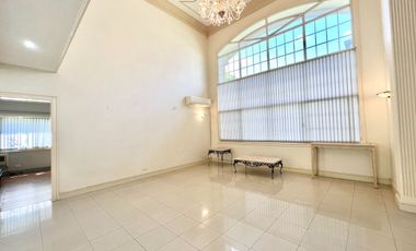 4 Bedroom Unfurnished House with Pool in North Town