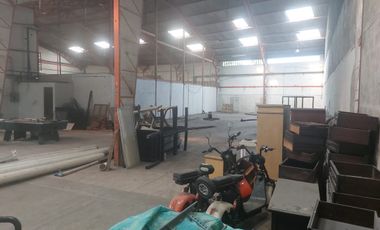 Galpón de alquiler en Complejo de Bodegas, Ave Barcelona, 422 m2.