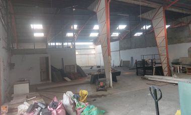 Galpón de alquiler en Complejo de Bodegas, Ave Barcelona, 422 m2.