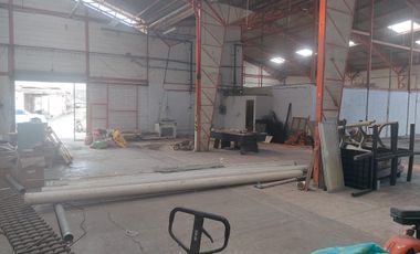 Galpón de alquiler en Complejo de Bodegas, Ave Barcelona, 422 m2.