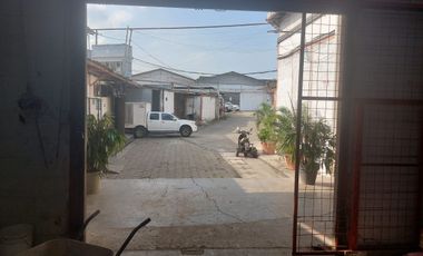 Galpón de alquiler en Complejo de Bodegas, Ave Barcelona, 422 m2.