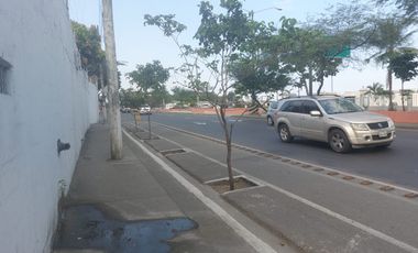 Galpón de alquiler en Complejo de Bodegas, Ave Barcelona, 422 m2.