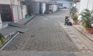 Galpón de alquiler en Complejo de Bodegas, Ave Barcelona, 422 m2.