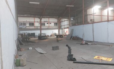 Galpón de alquiler en Complejo de Bodegas, Ave Barcelona, 422 m2.