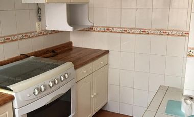 2 RECÁMARAS, 1 CON CLOSET, 1 BAÑO, COCINA INTEGRAL, SALA-COMEDOR, AREA DE LAVADO CON CLOSET Y UN LUGAR DE ESTACIONAMIENTO.   ACABADOS: PISO DE CERAMICA  LOS SERVICIOS DE AGUA, LUZ, GAS ETC.. CORREN POR CUENTA DEL ARRENDATARIO  SE ACEPTAN MASCOTAS  UBICADO EN ZONA TRANQUILA.  RENTA $ 7,000.00  CONÓZCALO!