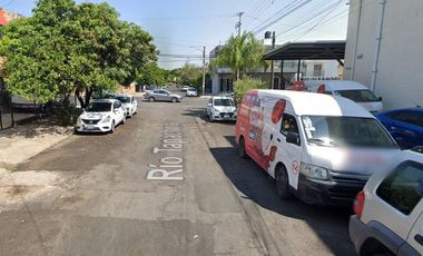 Vive en Elegante y amplia casa en remate en Col. Lomas de San Pedro, Guadalajara, Jalisco!!
