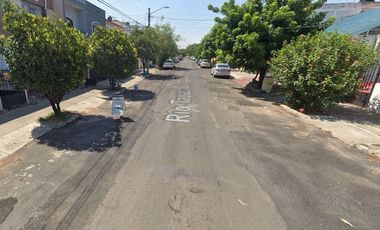 Vive en Elegante y amplia casa en remate en Col. Lomas de San Pedro, Guadalajara, Jalisco!!