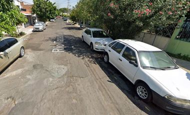 Vive en Elegante y amplia casa en remate en Col. Lomas de San Pedro, Guadalajara, Jalisco!!