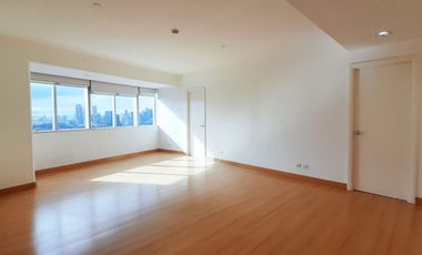 For Rent: Regent Parkway 3-Bedroom Semifurnished Condominium in BGC Makati