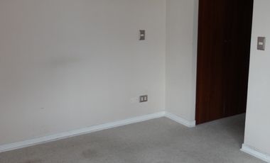 4100 UF , AMPLIO Y ACOGEDOR DEPARTAMENTO UBICADO EN LA FLORIDA 80 Mt2 Totales , 3 DORMITORIOS , 2 Baños 1 En Suite, Walking Closet