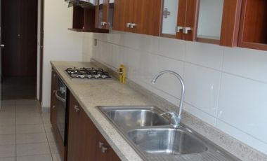 4100 UF , AMPLIO Y ACOGEDOR DEPARTAMENTO UBICADO EN LA FLORIDA 80 Mt2 Totales , 3 DORMITORIOS , 2 Baños 1 En Suite, Walking Closet