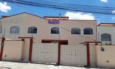 SIN ENTRADA, 100% BIESS, Casa de venta con 3 dormitorios, dos parqueaderos, mas terraza con proyección a construir, patio, Calderón, Quito