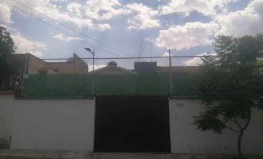 Casa en venta super ubicada. A 5 cuadras de tollocan y 2 de las torres. Salida rápida a México