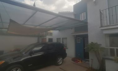 Casa en venta super ubicada. A 5 cuadras de tollocan y 2 de las torres. Salida rápida a México